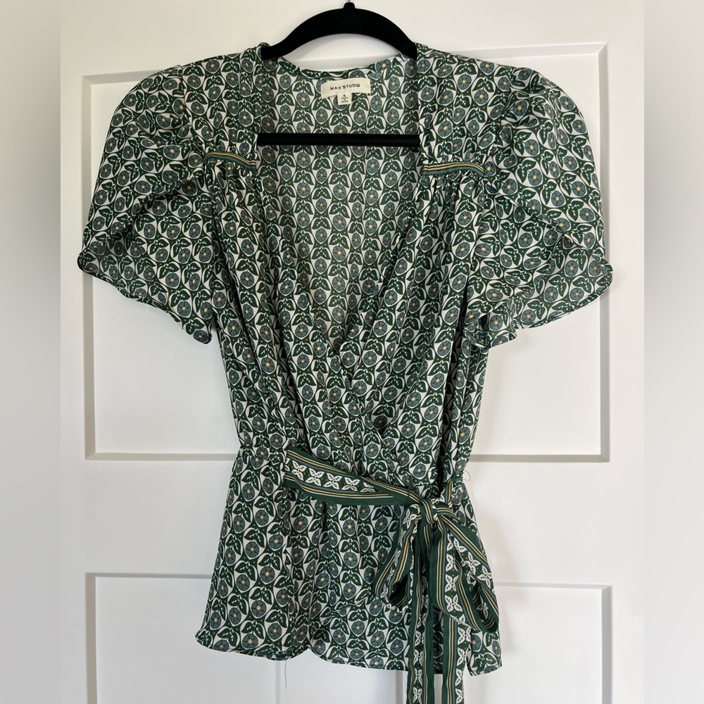 MAX Studio Wrap Top